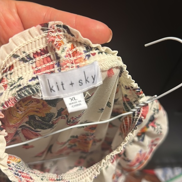 NWOT KIT + SKY PRINTED FLORAL DRESS. FLOWY - JRS XL - Picture 4 of 4